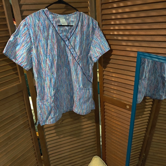 Scrub top - Picture 2 of 3